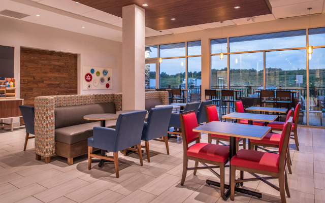 Holiday Inn Express & Suites Farmville by IHG