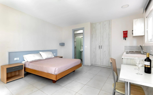 Anixis Hotel