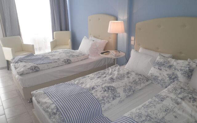 Seafront Studios & Apartments