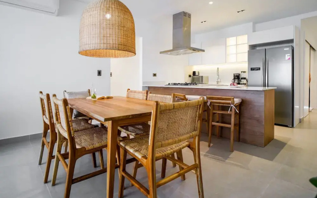 Luxury 3 Bedroom Apartment at the Beach
