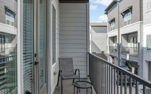 Luxury Urban Retreat Near Key Houston Locations