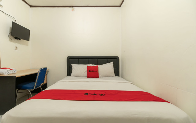 RedDoorz near Pondok Indah Water Park