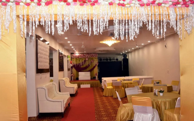 OYO 22115 Hotel D Plaza