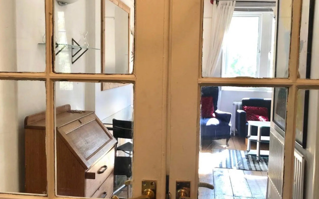 Dressmakers Salon - Unique 3 Bedroom in Gothic Villa