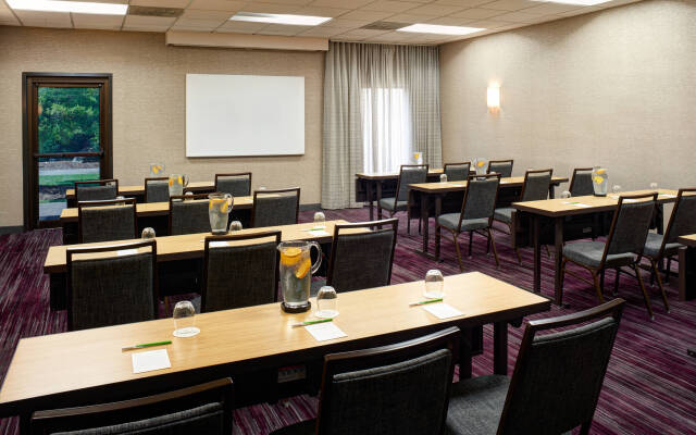 Courtyard by Marriott Louisville East