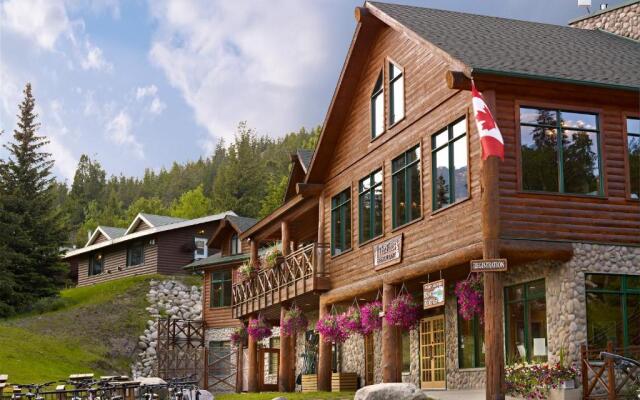Pyramid Lake Lodge