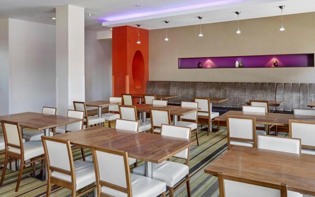 Holiday Inn Express London - Newbury Park, an IHG Hotel