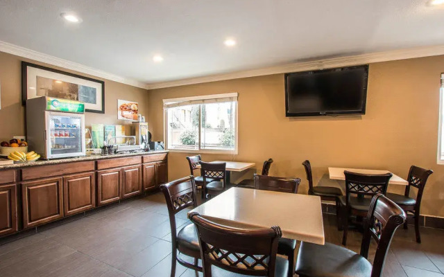Americas Best Value Inn & Suites Escondido