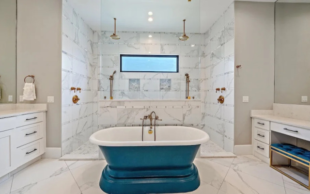 Dream Island 8 Bedroom Home