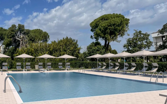 Eraora Hotel Village