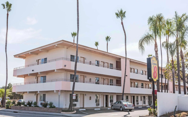 Super 8 By Wyndham Santa Barbara/Goleta