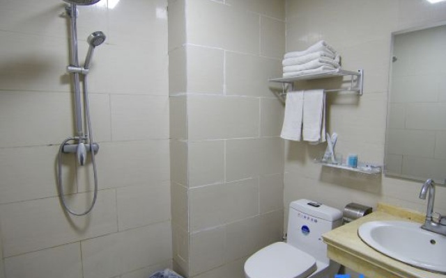 Yucheng Meigaomei Business Hotel (Yucheng New Bus Station) – Bathroom – Zhoukou