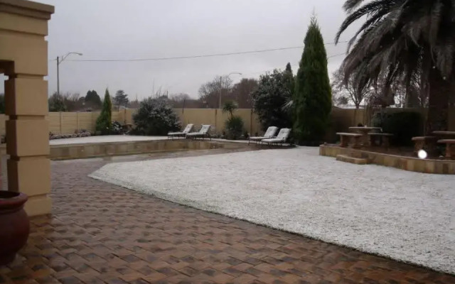 African Crest Guest House