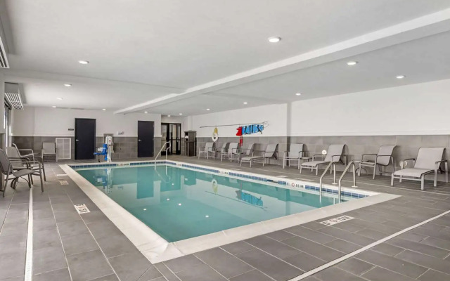 Comfort Inn & Suites Clarksville - Louisville North