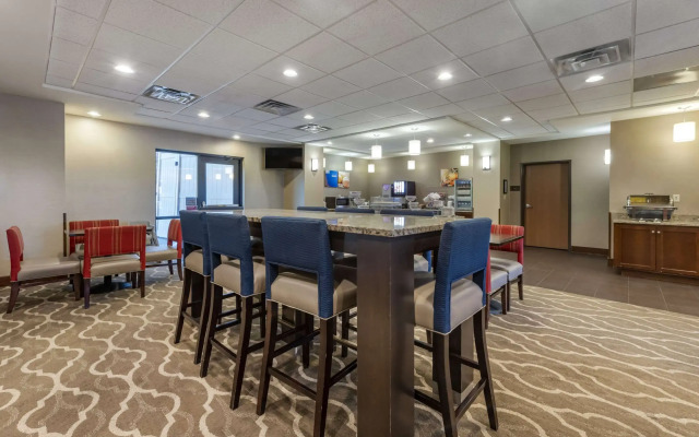 Comfort Suites Bridgeport - Clarksburg