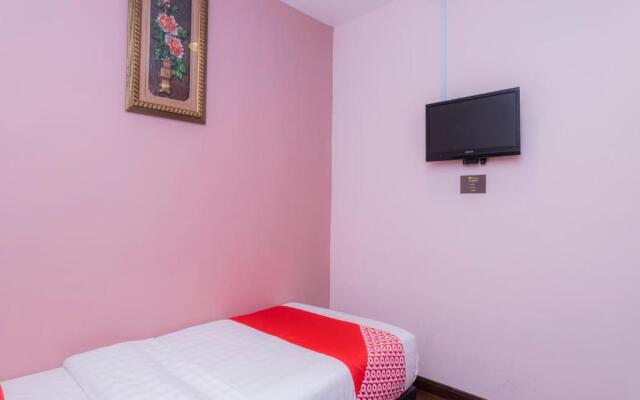 OYO 44026 98 Hotel