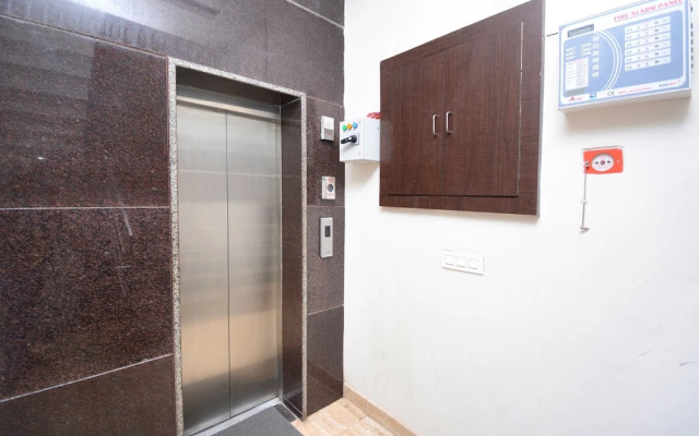 OYO 28282 Hotel J J Crown