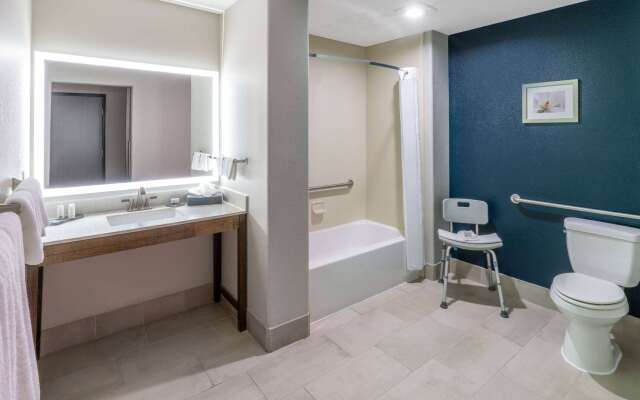 La Quinta Inn & Suites by Wyndham Santa Rosa