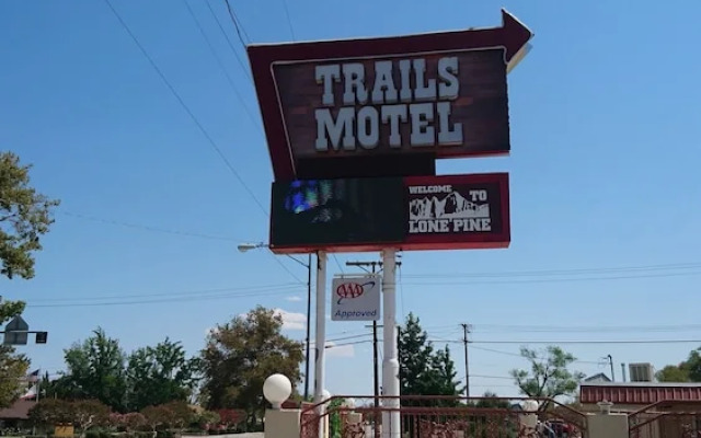 Trails Motel