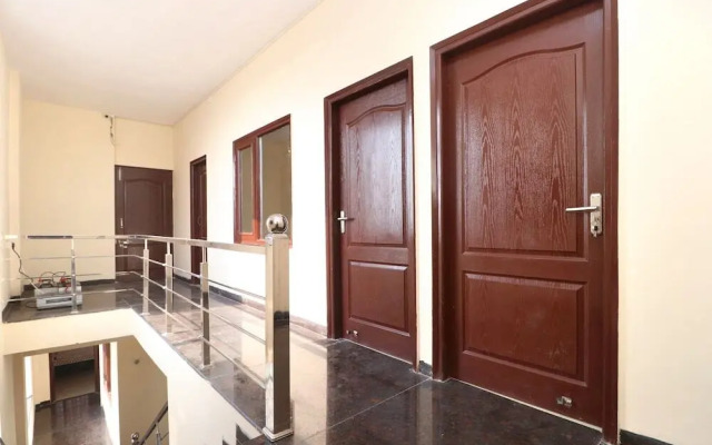 Hotel Sunroof By OYO Rooms