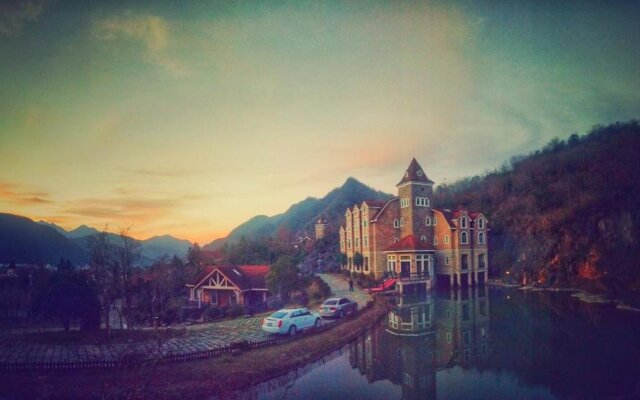 East Huangshan Castle Hotel