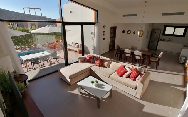 B@103 Luxury Villa with a Heated swimming pool in Soma Bay.