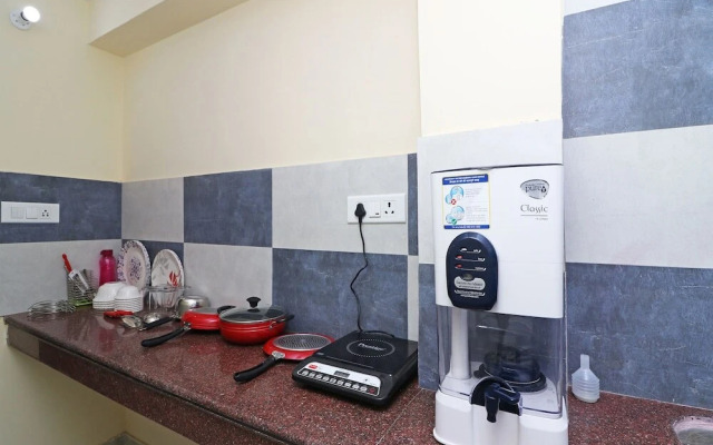 OYO Home 13520 Comfortable 2RK