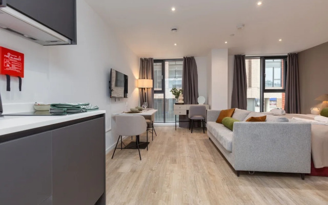 Spacious Studio Near City Centre