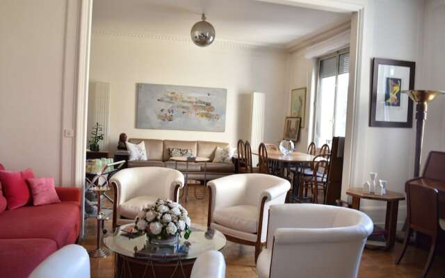 3 Bedroom Flat At The Foot of Bon Marché