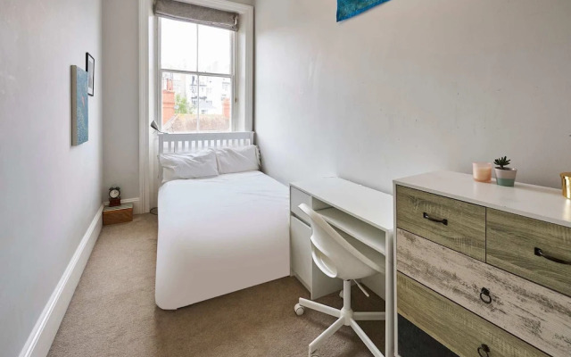 Host Stay Mermaid Hove