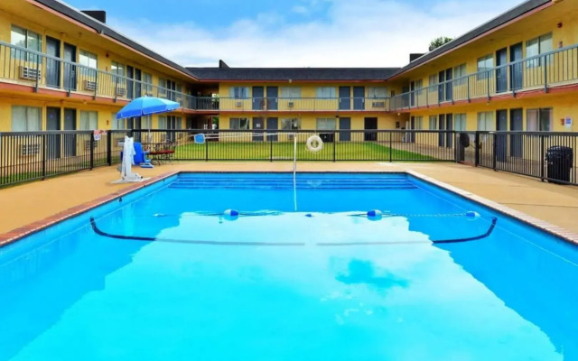 Castle Inn & Suites By OYO Chickasha