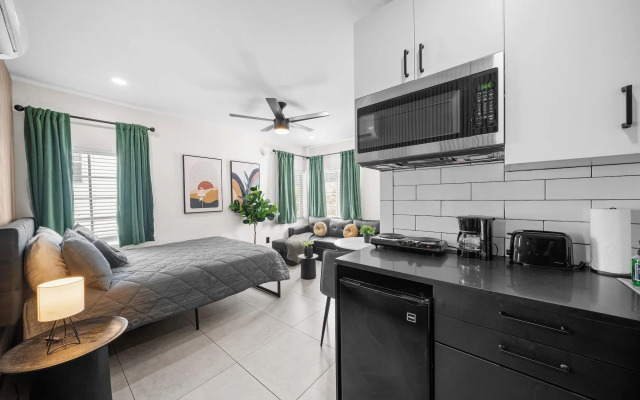Baybreeze Apartments by Lowkl