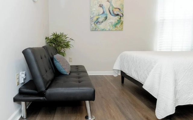 Jacuzzi,crib,walk to Chineese,kebab Rest,food Lion