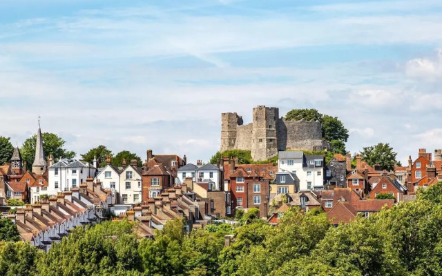 1-bed Apartment in Lewes Located Near Town Centre!
