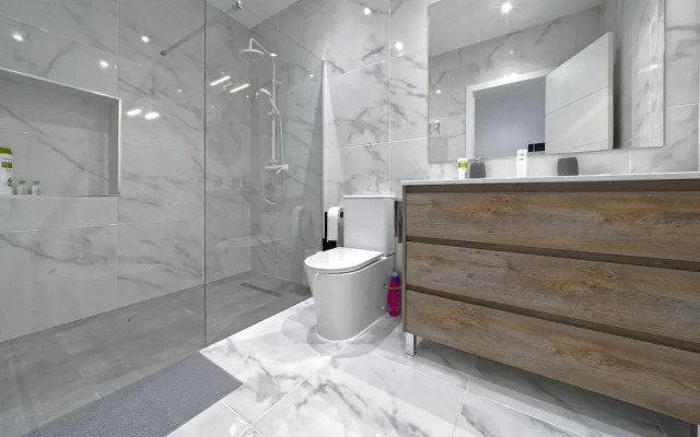 CASA VERDE Comfortable Air-Conditioned