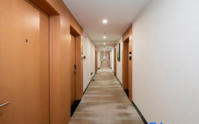 Rujia Ease Hotel (Taiyuan Longcheng North Street Wanda Plaza)