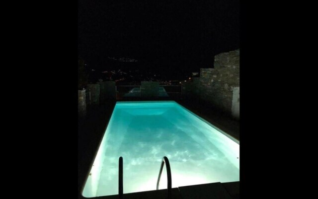 "Harmony" Apt in Stone Tower 1690 • Andros Island