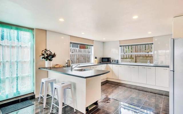 Sunny Three Bedroom Pakuranga Delight