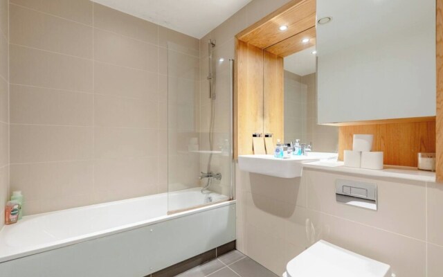 Sleek & Sunny 1BD Flat Near Greenwhich - Deptford!