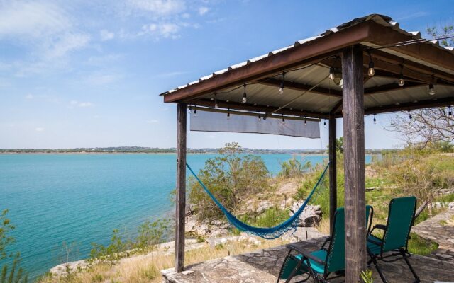 Lakeside Villa by RedAwning