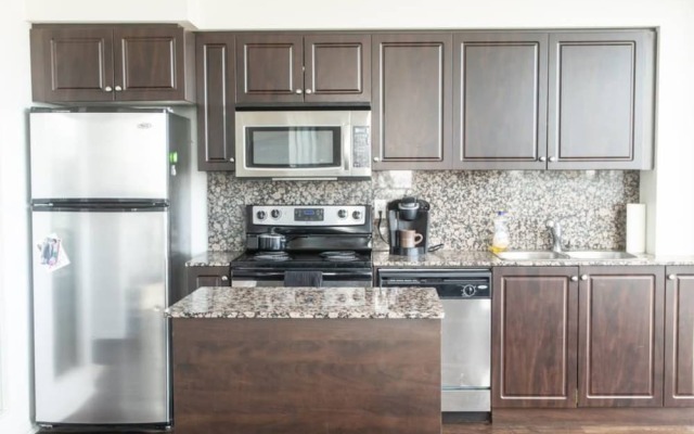 Modern 2 bedroom Condo with CN Tower Views