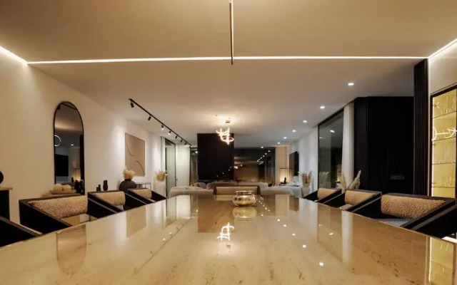Marrakech Oasis Retreat - 5-bedroom Villa With Private Pool