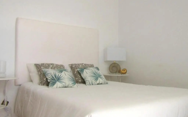 Mesa e Casa Encantada - Praia da Rocha