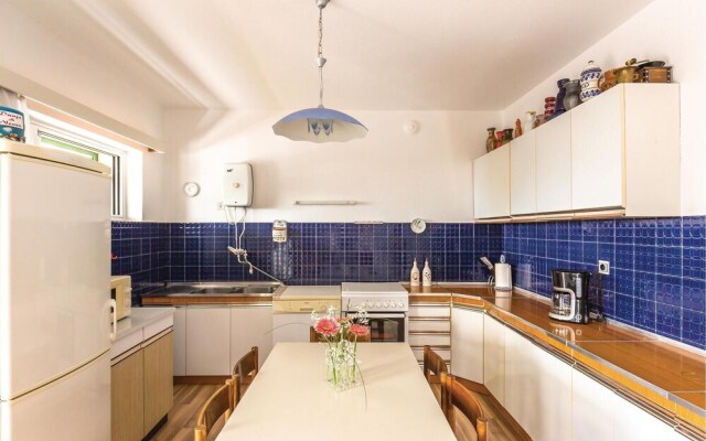 Beautiful Home in Makarska With Wifi and 2 Bedrooms