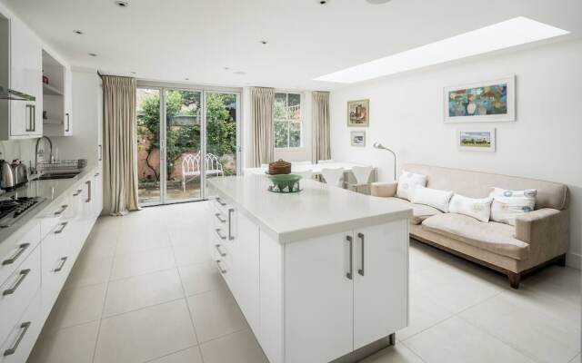 Exceptional 4-bed house right by Battersea Park