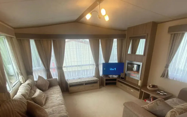 2 Bed Caravan-sleeps 6-pet Friendly