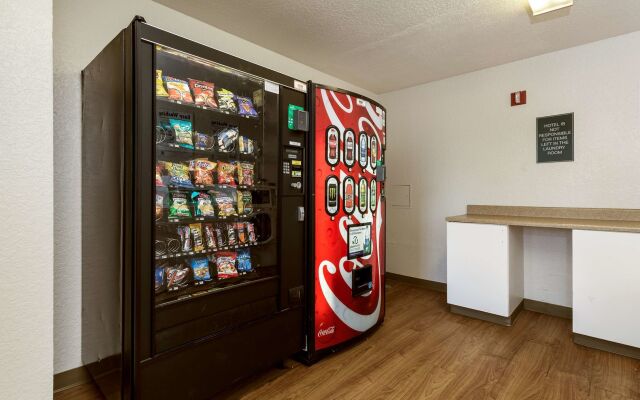 HomeTowne Studios by Red Roof Philadelphia - Maple Shade, NJ