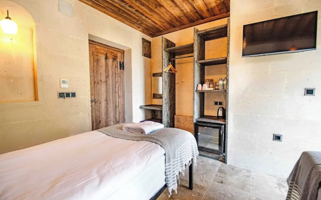 Alika Castle House