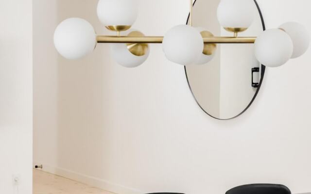 ★Central Apt · Newly Renovated · Shopping Street★