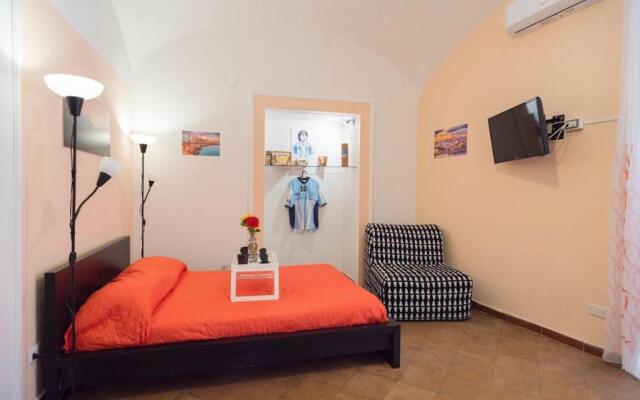 Bobbò House III, a balcony in the heart of Naples